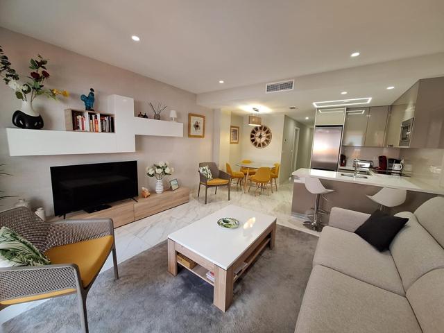 GRAN APARTAMENTO EN TORREVIEJA, 2 HAB, 2 BAÑOS photo 0