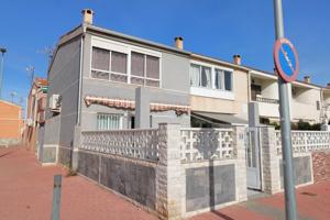GRAN ADOSADO EN TORREVIEJA,4 HAB, 1 BAÑO, 1 ASEO photo 0