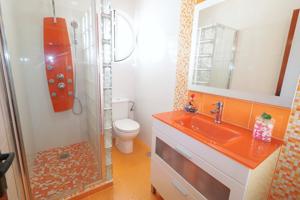 GRAN ADOSADO DE ESQUINA EN TORREVIEJA, 4 HAB, 1 BAÑO, 1 ASEO photo 0