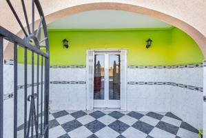 GRAN PLANTA BAJA EN TORREVIEJA, 2 HAB , 1 BAÑO photo 0