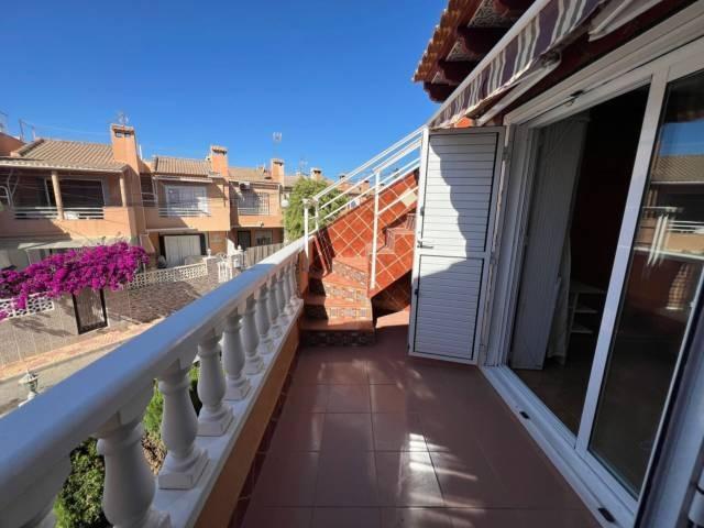GRAN VILLA ADOSADA EN TORREVIEJA, 1 HAB, 1 BAÑO, 1 ASEO photo 0