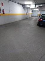 plaza de garaje para coche grande photo 0