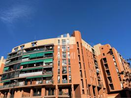 Piso con plaza de aparcamiento en venta en el Paseo de Santa Coloma - Baró de Viver photo 0