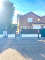 CHALET PAREADO EN VENTA URBANIZACIÓN CASASOLA photo 0