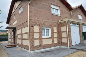 CHALET PAREADO EN VENTA URBANIZACIÓN CASASOLA photo 0