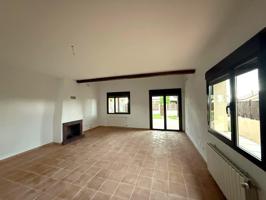 CHALET DE 4 DORMITORIOS, LISTO PARA ENTRAR A VIVIR, EN TORRECABALLEROS (SEGOVIA) photo 0