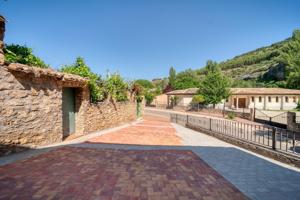 Casa rural con encanto + vivienda en Palomera. No es una casa, es tu plan B convertido en vida. photo 0