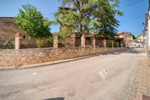 Casa rural con encanto + vivienda en Palomera. No es una casa, es tu plan B convertido en vida. photo 0