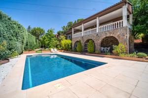 Unifamiliar En venta en El Monte, Torrelodones photo 0