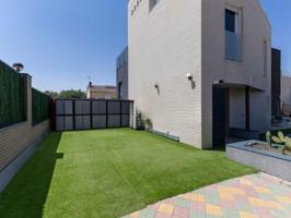 Unifamiliar Pareada En venta en Castillo - Campodón, Villaviciosa De Odon photo 0