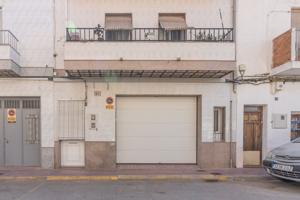 Casa en venta en Alginet photo 0