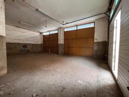 LOCAL COMERCIAL ESQUINERO DE 60M2 EN CALLE COLON DE CARLET photo 0