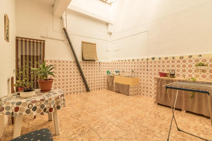 ¡Gran oportunidad en Carlet! Casa en venta con fachada a dos calles. photo 0