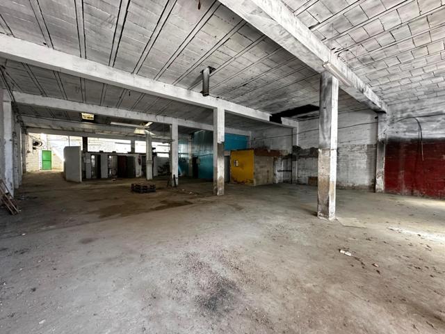 ¡Atención! Se vende nave industrial en Real con salida a dos calles. photo 0