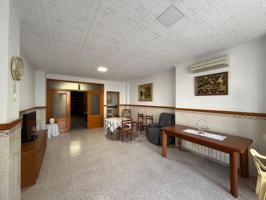 Casa espaciosa en Alginet con gran potencial y excelente ubicación photo 0