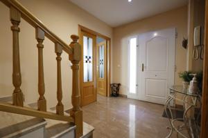 🏡 Chalet Adosado de 3 Plantas en Excelente Estado – Espacioso, Luminoso y con Todas las Comodidades photo 0