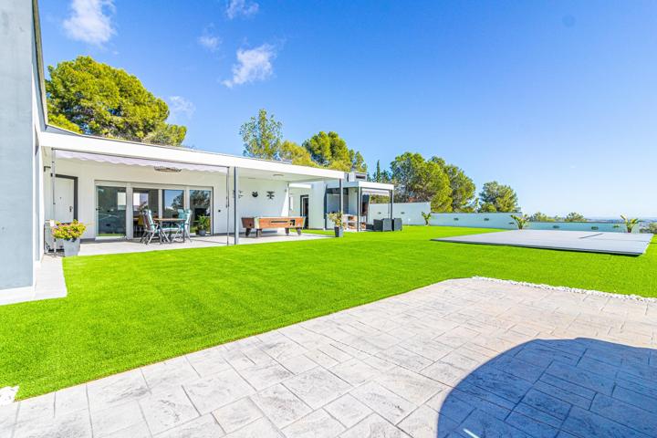 Exclusivo chalet moderno con piscina y gran parcela en Lloma de Molina, Catadau photo 0