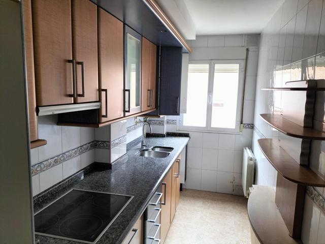 MONCASA VENDE ESTUPENDO PISO EN ZONA AVDA DE MADRID photo 0