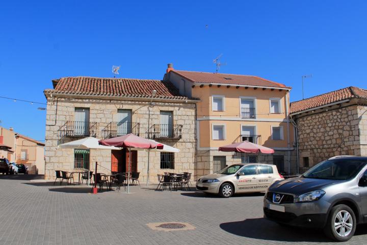 ¡Oportunidad única en la Plaza Mayor de Villanubla para inversores o particulares! photo 0