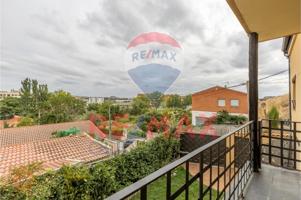 ¿Buscas un hogar lleno de encanto y luminosidad? ¡Esta es tu oportunidad! Venta casa calle Panera photo 0