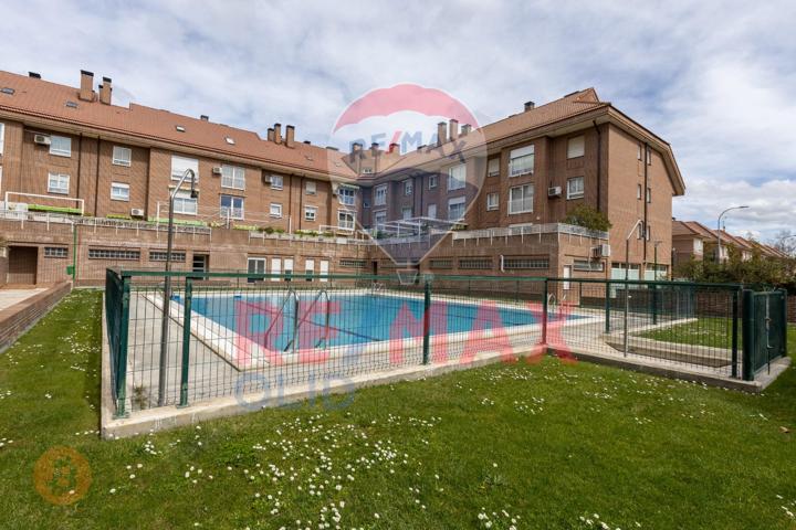 Piso con piscina photo 0