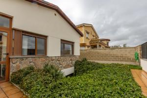 Chalet independiente con piscina photo 0