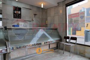 Estupendo local para negocio en la calle Templarios - ¡Inicia tu empresa ya! photo 0