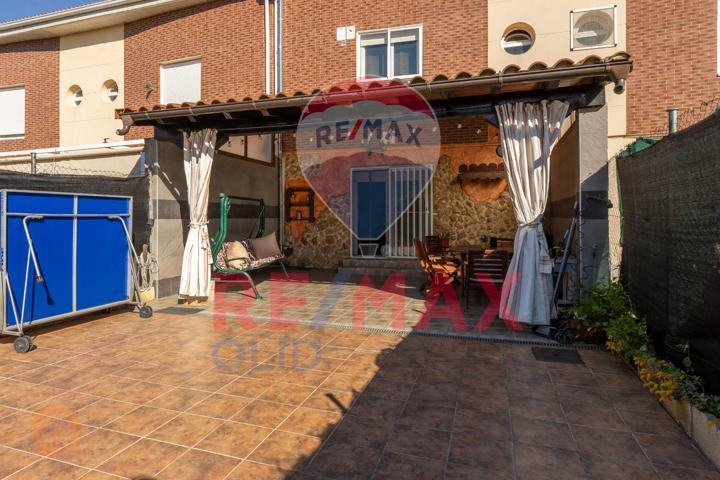 Espectacular chalet adosado con piscina comunitaria photo 0