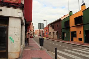 Estupendo local para negocio en la calle Templarios - ¡Inicia tu empresa ya! photo 0