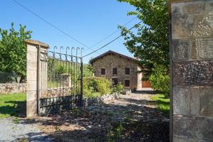 GRAN OPORTUNIDAD CASA CON TERRENO photo 0
