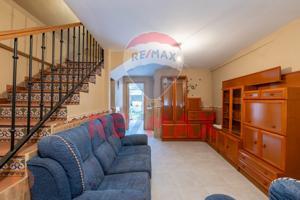 'Vivienda económica con patio en calle tranquila de Mojados' photo 0