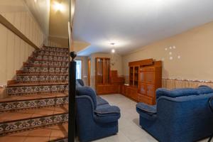 'Vivienda económica con patio en calle tranquila de Mojados' photo 0