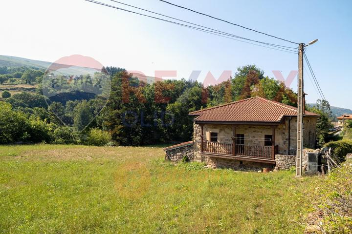 CASA CON TERRENO EDIFICABLE EN LUENA photo 0