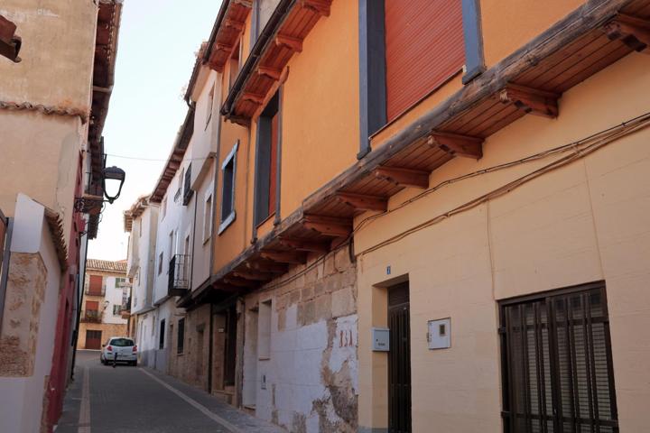 Casa con patio en el centro histórico de Dueñas photo 0