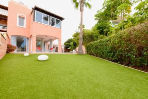 Fabulosa Casa Adosada en Esquina en una de las Zonas más Prestigiosas de Tenerife photo 0
