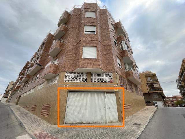 Parking En venta en Reverendo Pascual Martinez, Crevillent photo 0