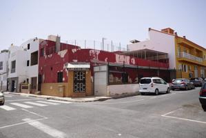 Casa adosada con local comercial en Puerto del Rosario. Fuerteventura. photo 0