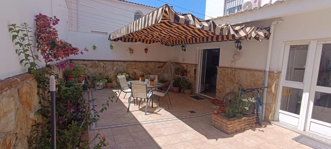 PRECIOSA CASA CON GRAN PATIO photo 0
