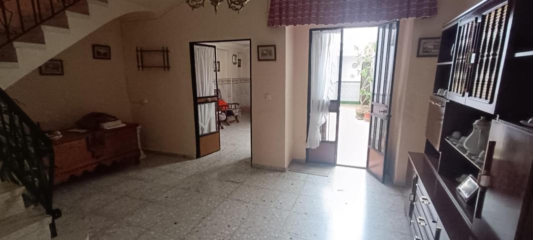 CASA CON PATIO CERCA DEL NUEVO MERCADONA photo 0