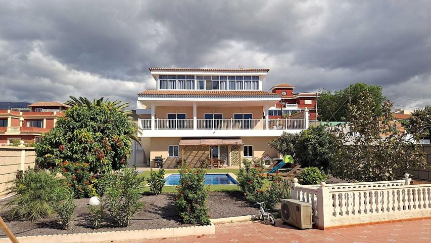 Villa En venta en Arona photo 0