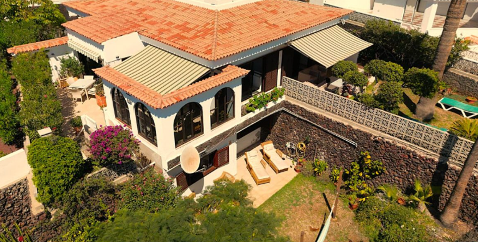 Villa En venta en Arona photo 0