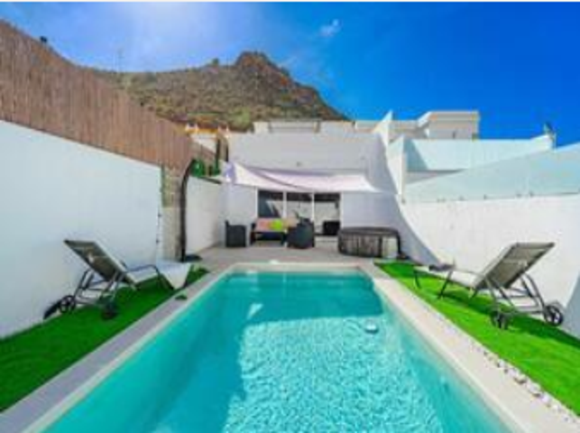 Villa En venta en Adeje photo 0