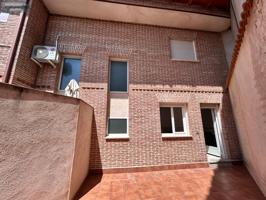 Unifamiliar Pareada En venta en Méntrida, Mentrida photo 0