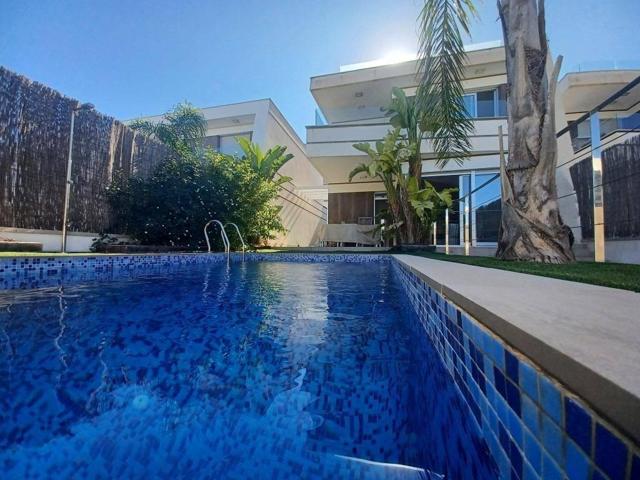 Villa moderna con piscina privada y amplio sótano photo 0