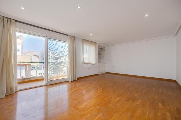 Apartamento de 126m2 al lado del paseo marítimo y muy céntrico photo 0