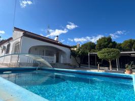 Chalet amplio de 2 plantas con piscina privada y parcela de 416m2 photo 0