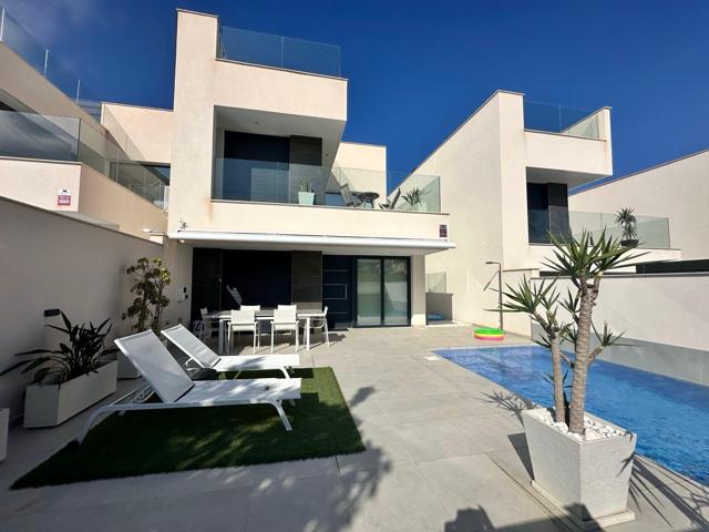 VILLA MODERNA CON 5 DORMITORIOS Y PISCINA photo 0