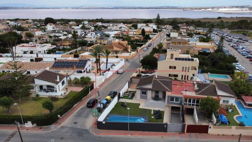CHALET PAREADO CON PISCINA Y GRAN PARCELA EN LOS BALCONES, TORREVIEJA. photo 0