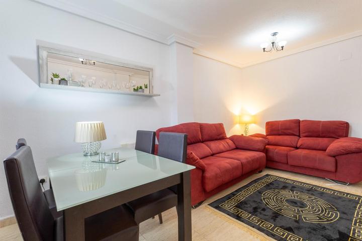 Amplio apartamento de 3 dormitorios en Torrevieja, listo para entrar a vivir photo 0