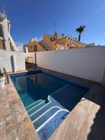 Amplia villa con piscina y sauna en venta en Los Altos, Orihuela Costa photo 0